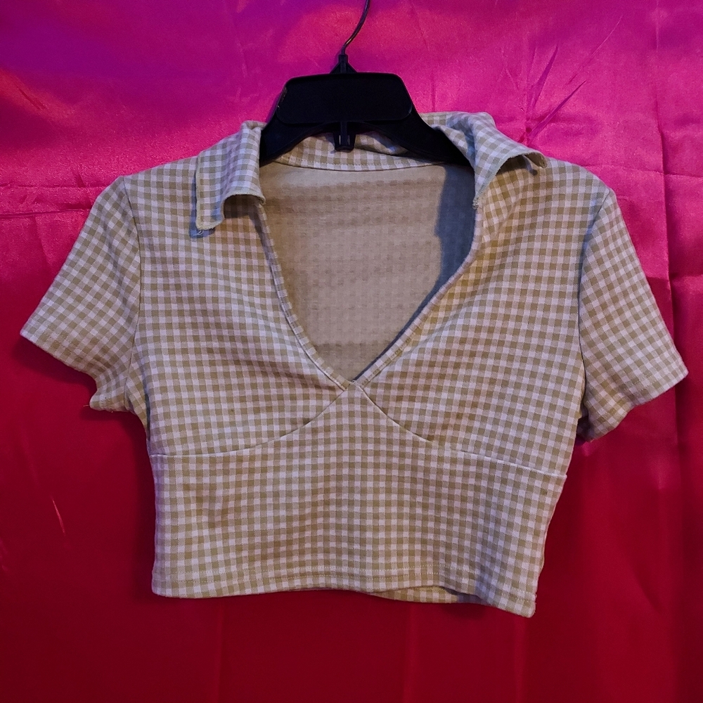 Low-Cut Gingham Crop Tee